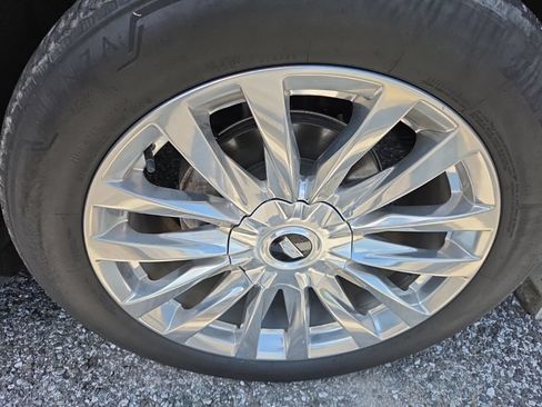 Used 2023 Cadillac Escalade Premium Luxury RWD image 13