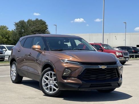 Used 2023 Chevrolet Blazer LT w/ Driver Confidence Package AWD/4WD image 2
