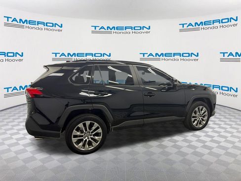 Used 2022 Toyota RAV4 XLE Premium image 6