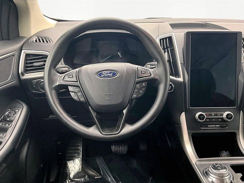 Used 2022 Ford Edge SE w/ Black Appearance Package image 5