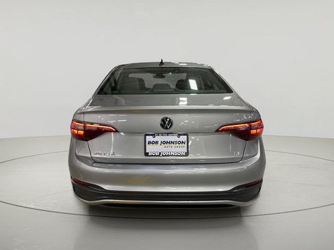 Used 2024 Volkswagen Jetta SE w/ Panoramic Sunroof Package FWD image 6