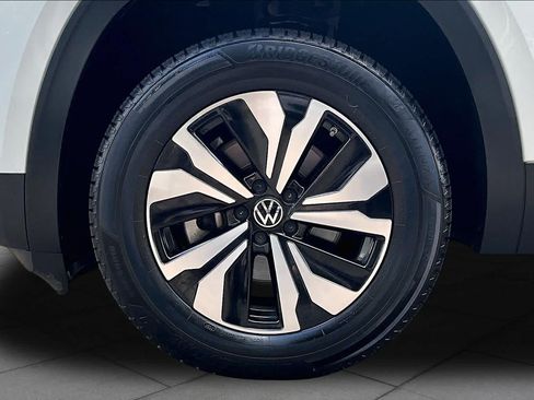 Used 2024 Volkswagen Atlas SE AWD/4WD image 11