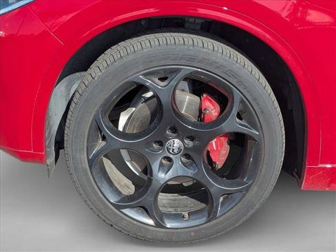 Used 2022 Alfa Romeo Stelvio Veloce image 15