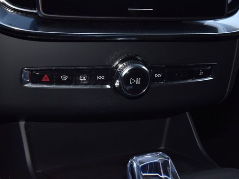 Used 2025 Volvo XC90 B6 Plus image 30