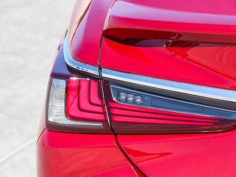 Certified 2025 Lexus ES 300h w/ Premium Package FWD image 8
