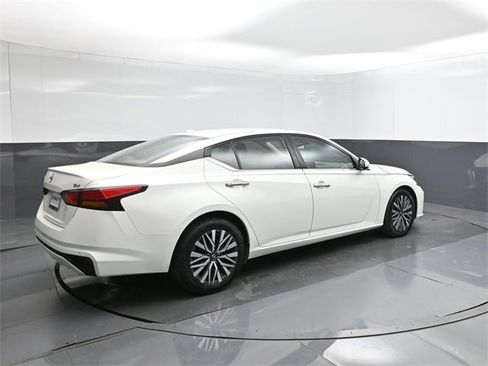 Certified 2023 Nissan Altima 2.5 SV image 11