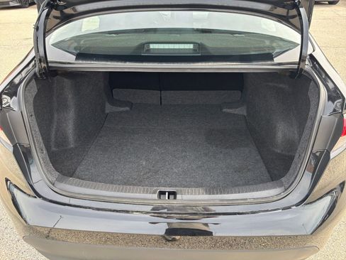 Used 2025 Toyota Corolla LE image 29