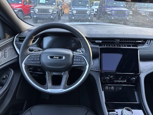 New 2025 Jeep Grand Cherokee Limited w/ MOPAR Finishing Package image 12