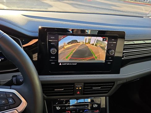 Used 2025 Volkswagen Jetta SEL image 17