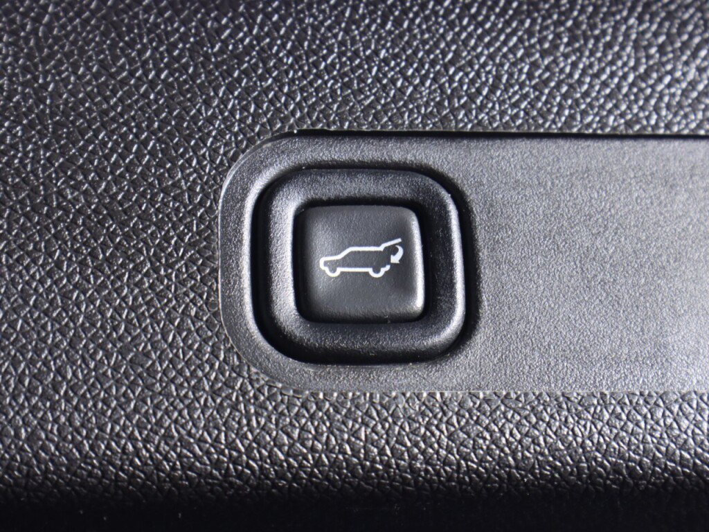 Used 2013 GMC Yukon XL Denali RWD image 37