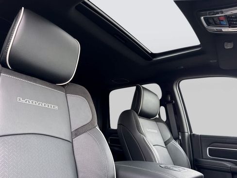 New 2026 RAM 2500 Laramie AWD/4WD image 17