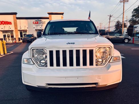 Used 2012 Jeep Liberty Sport image 9