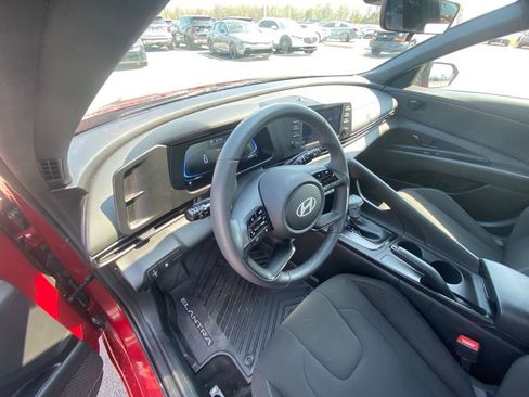 Used 2025 Hyundai Elantra Sport FWD image 8