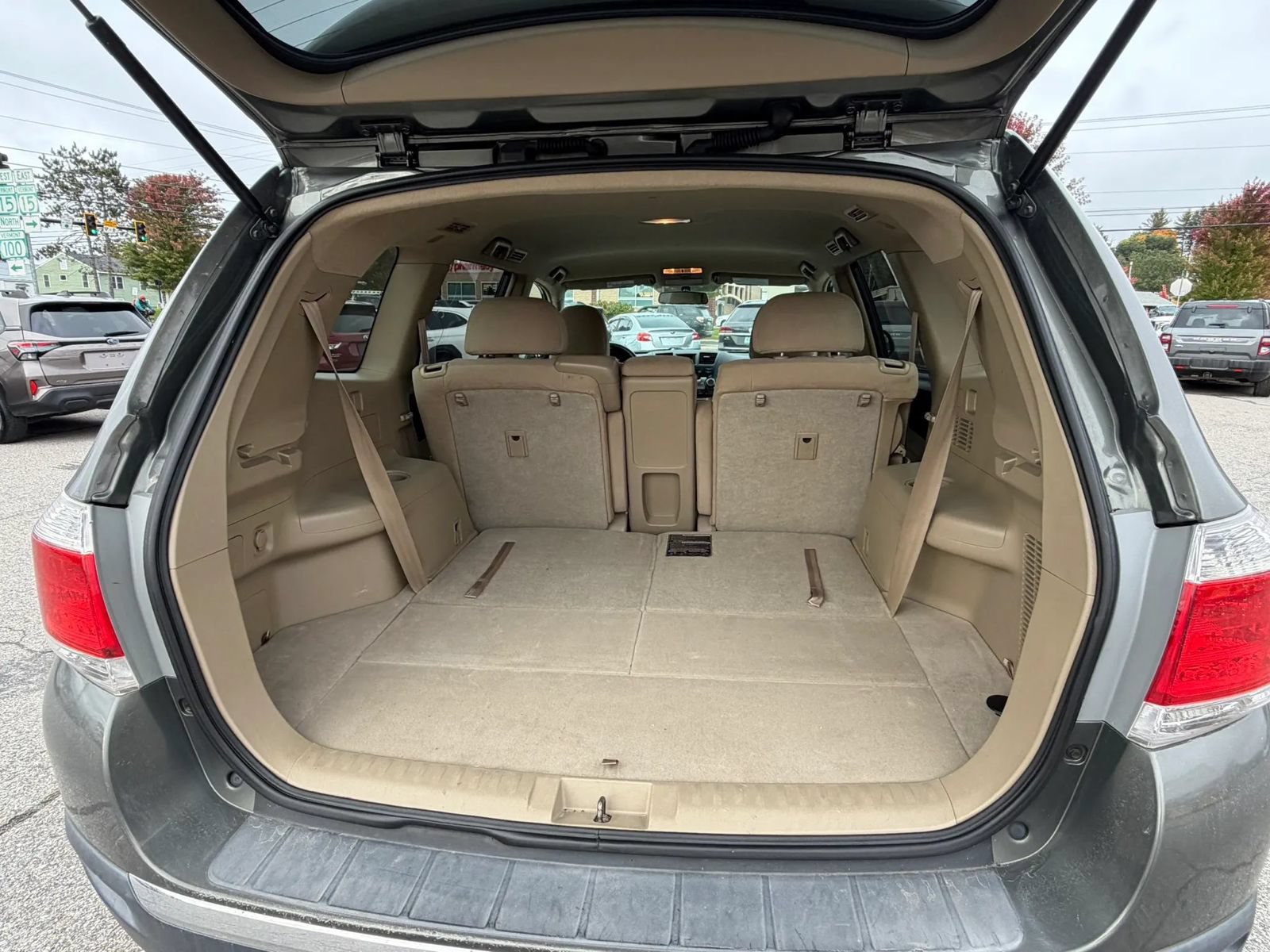 Used 2012 Toyota Highlander 4WD w/ Tow Pkg image 18