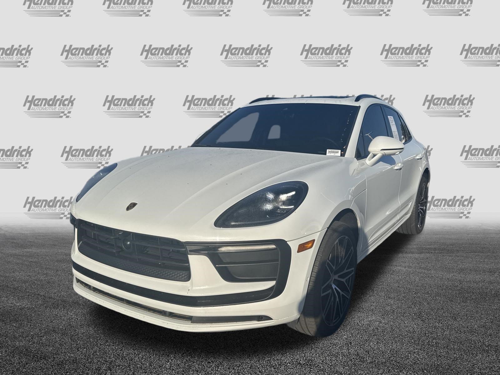Used 2025 Porsche Macan AWD/4WD image 5