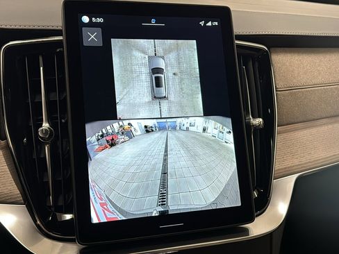 New 2026 Volvo XC90 T8 Plus w/ Protection Package Premier image 18