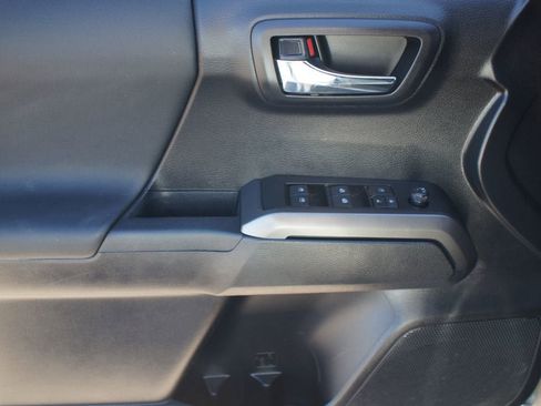 Used 2021 Toyota Tacoma TRD Sport w/ Technology Package image 28