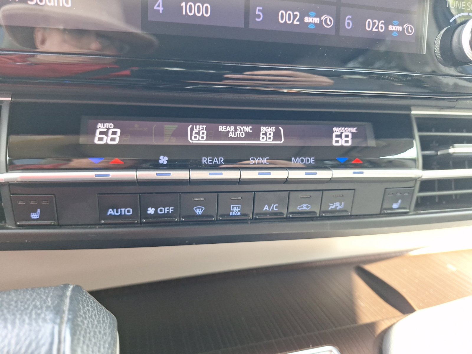 Used 2021 Toyota Sienna XLE FWD image 25