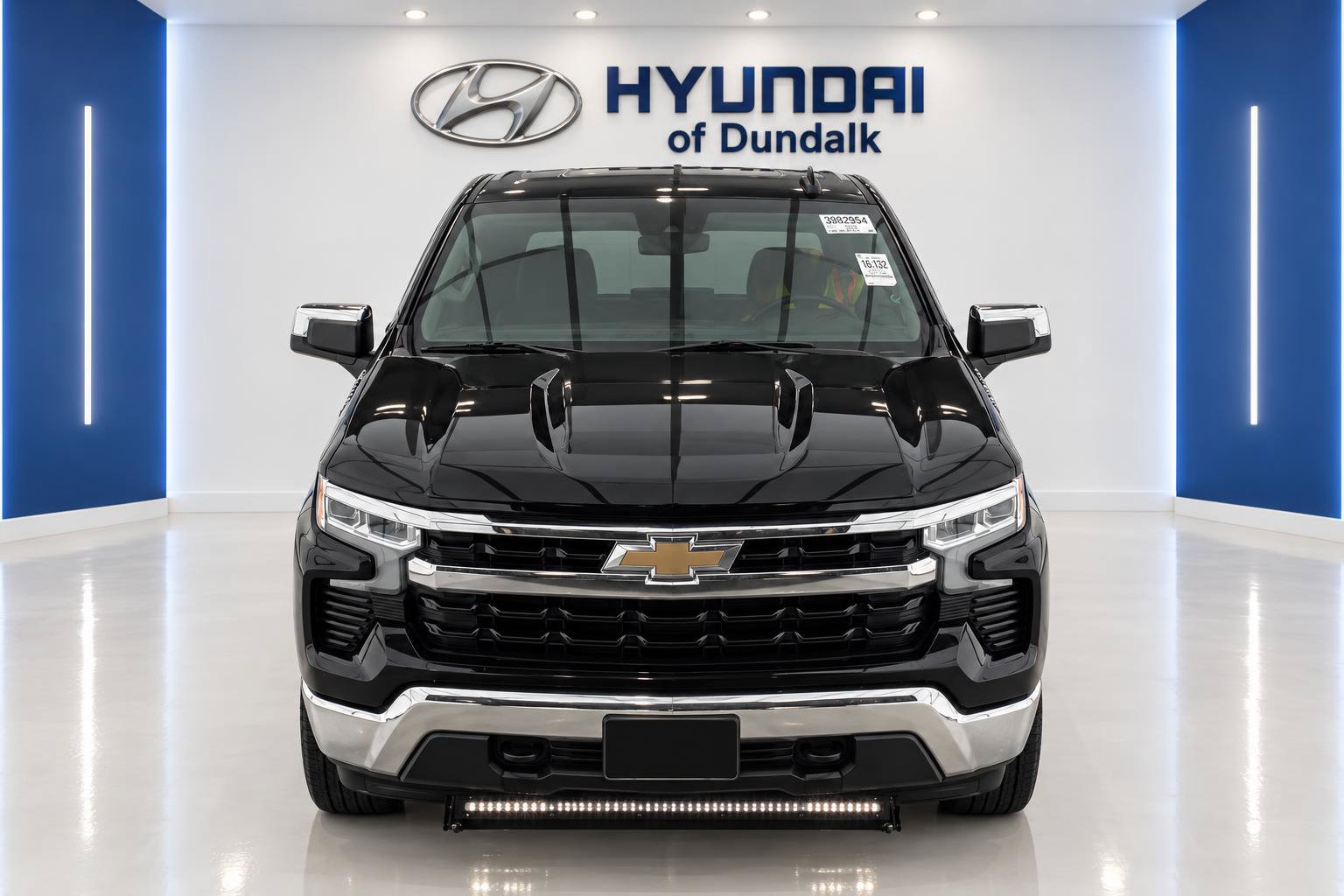Used 2023 Chevrolet Silverado 1500 LT AWD/4WD image 4