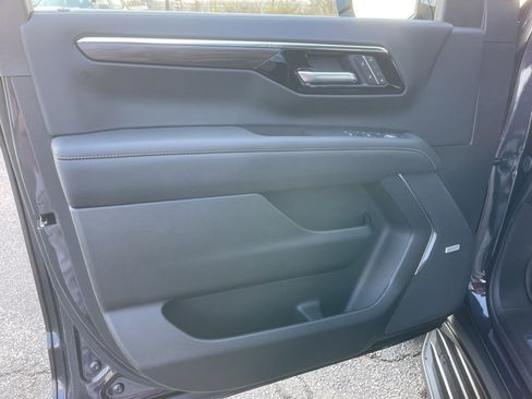 New 2026 Chevrolet Suburban Premier image 9