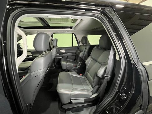 Used 2025 Ford Expedition Active AWD/4WD image 19