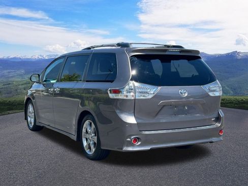 Used 2013 Toyota Sienna SE FWD image 4