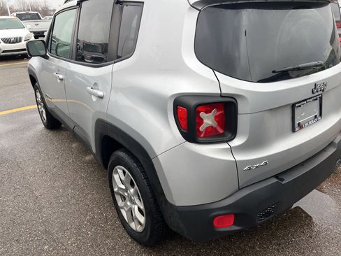 Used 2015 Jeep Renegade Latitude image 9