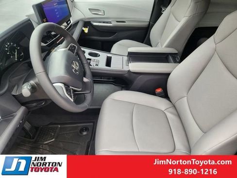 New 2026 Toyota Sienna XLE FWD image 11