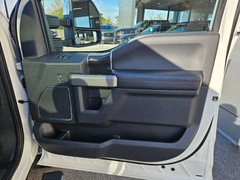 Used 2022 Ford F350 Platinum image 19