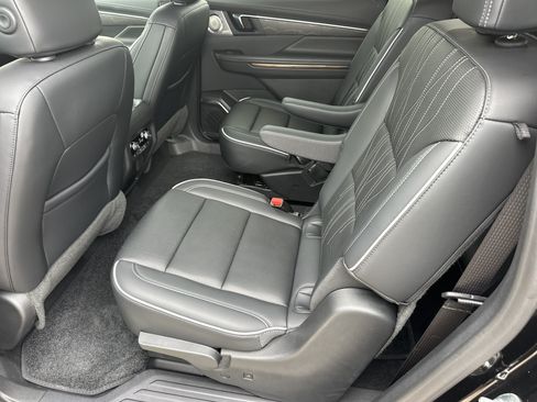 Certified 2025 Buick Enclave Avenir w/ Super Cruise Package AWD/4WD image 22
