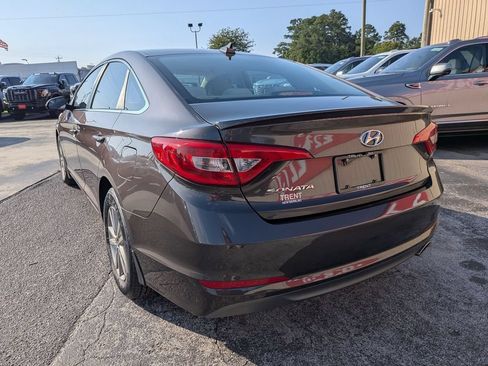Used 2015 Hyundai Sonata SE w/ Option Group 09 FWD image 2