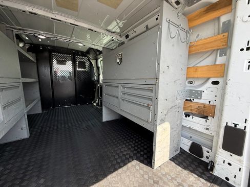 Used 2019 Ford Transit 250 130 Low Roof w/ Exterior Upgrade Package RWD image 25