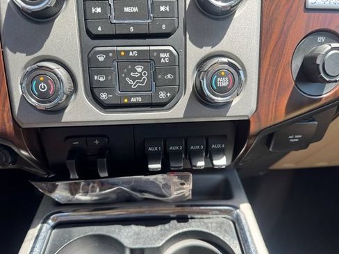 Used 2016 Ford F250 Lariat w/ Lariat Ultimate Package AWD/4WD image 20
