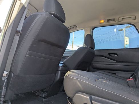 Used 2023 Nissan Pathfinder SV image 32