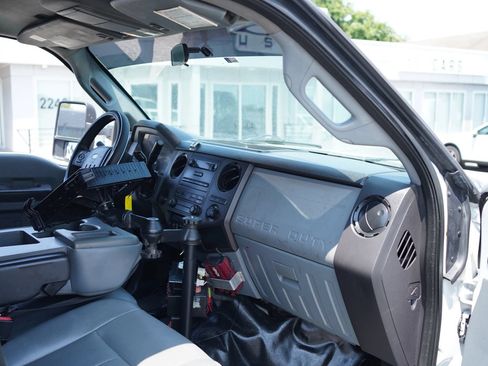 Used 2015 Ford F550 4x4 Crew Cab Super Duty image 2