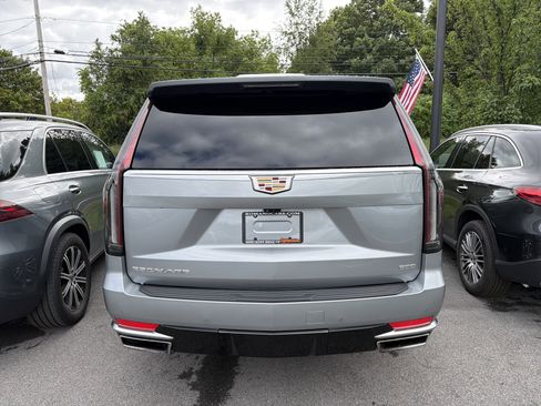 Used 2024 Cadillac Escalade Premium Luxury w/ Performance Package AWD/4WD image 6