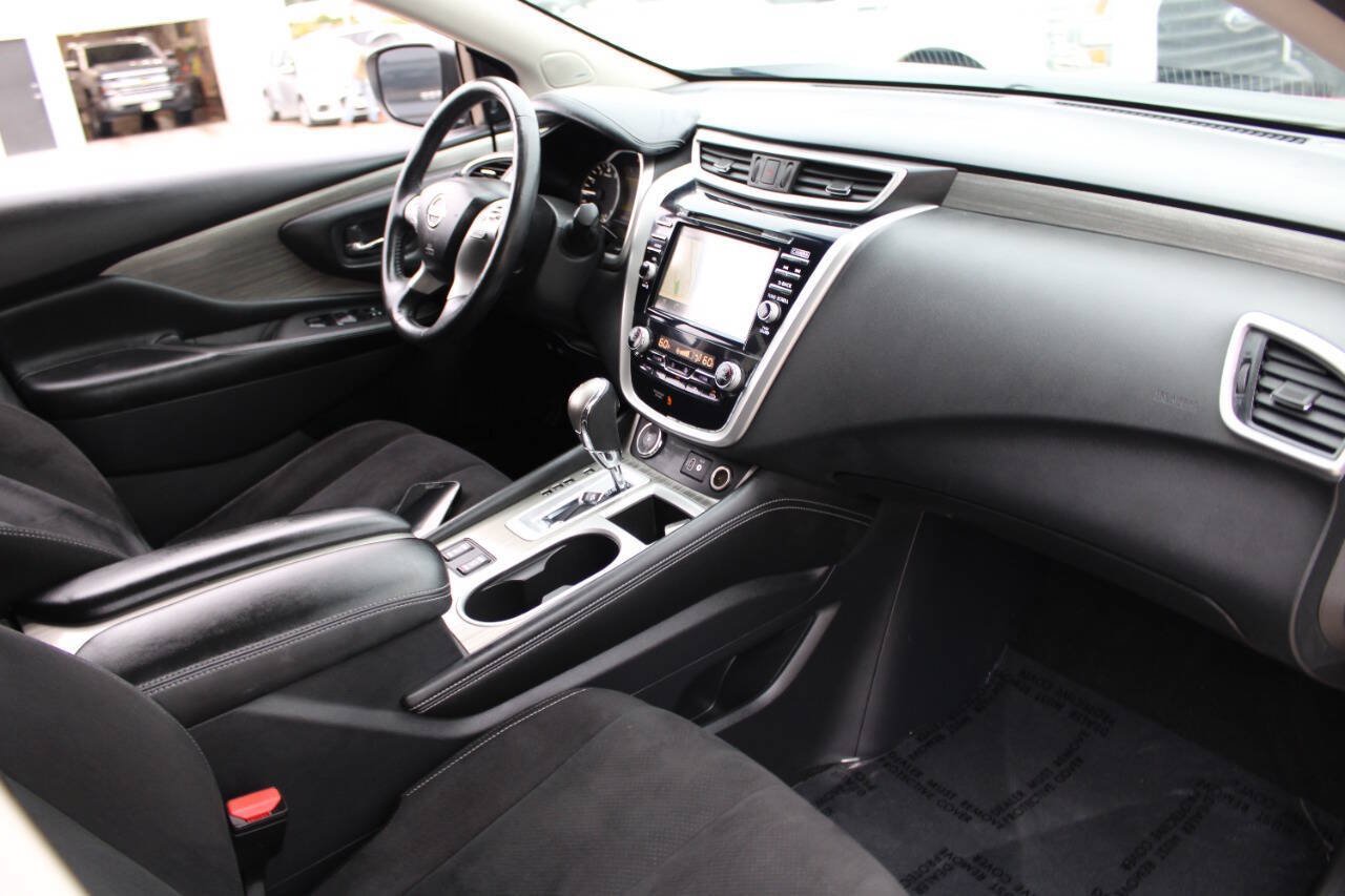 Used 2018 Nissan Murano SV w/ Premium Package AWD/4WD image 13