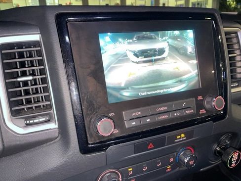 Used 2022 Nissan Frontier SV image 3