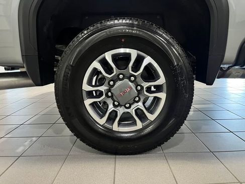 Used 2025 GMC Sierra 2500 SLT w/ SLT Premium Package AWD/4WD image 9