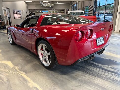 Used 2005 Chevrolet Corvette Coupe w/ Preferred Equipment Group RWD image 28