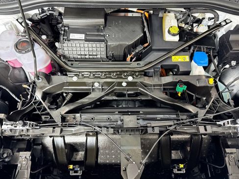 Used 2025 Audi Q4 e-tron Premium Plus image 29