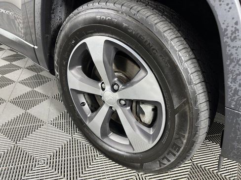 Used 2019 Jeep Cherokee Limited AWD/4WD image 12