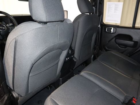 Used 2024 Jeep Wrangler Unlimited image 21