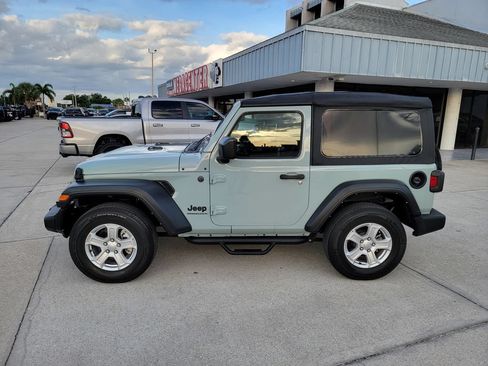Used 2023 Jeep Wrangler Sport AWD/4WD image 2