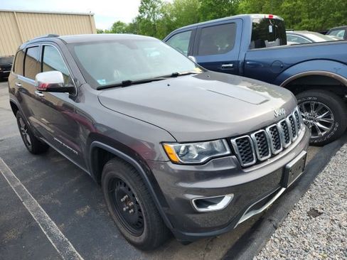 Used 2017 Jeep Grand Cherokee Limited w/ Trailer Tow Group IV AWD/4WD image 3