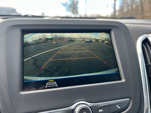 Used 2019 Chevrolet Equinox LS image 14