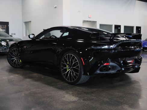 Used 2023 Aston Martin V8 Vantage Coupe RWD image 4