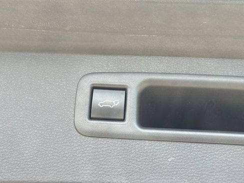 Used 2023 Toyota Highlander LE FWD image 34