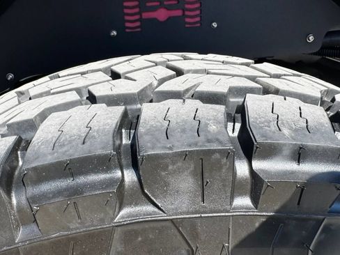 Used 2017 Jeep Wrangler Unlimited Rubicon w/ Connectivity Group AWD/4WD image 11