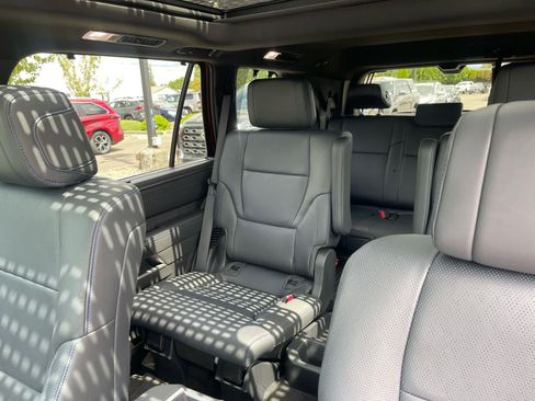 Used 2025 Toyota Sequoia Platinum AWD/4WD image 39